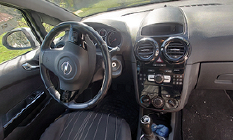 Opel Corsa 1200 Neop...