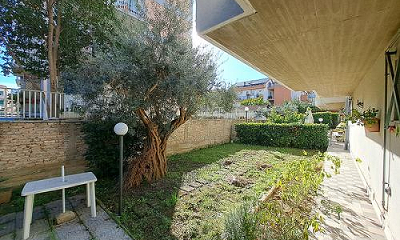 Appartamento Con Gar...