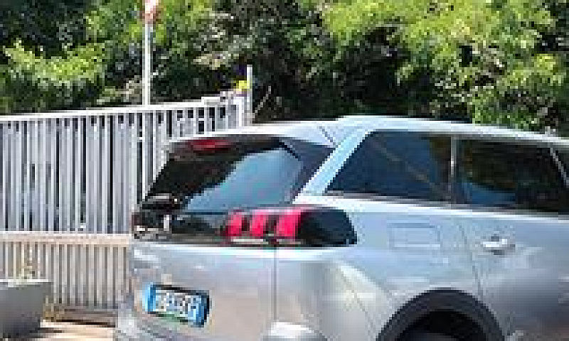 Peugeot 5008 Bluehdi...