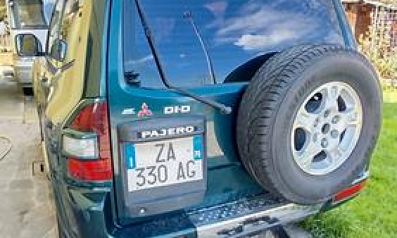 Mitsubishi Pajero (2...