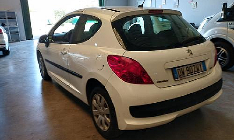 Peugeot 207 1.4 75Cv...