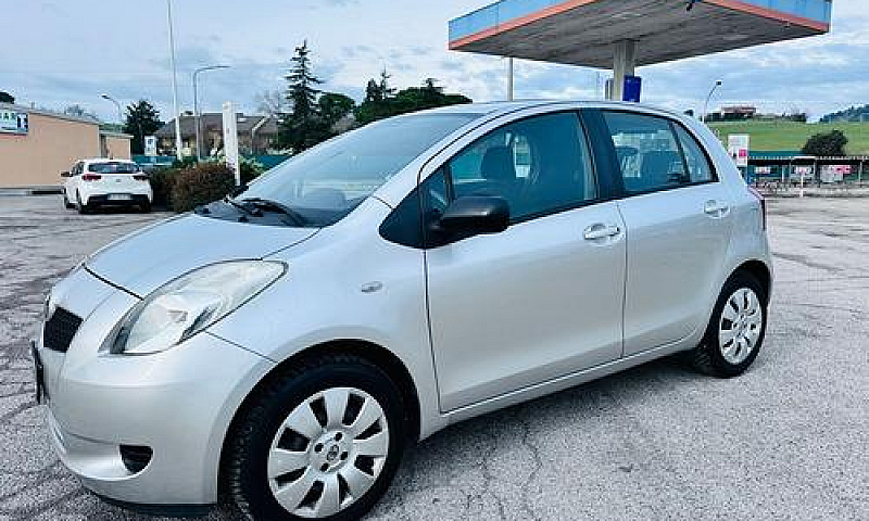 Toyota Yaris 1.0 5 P...