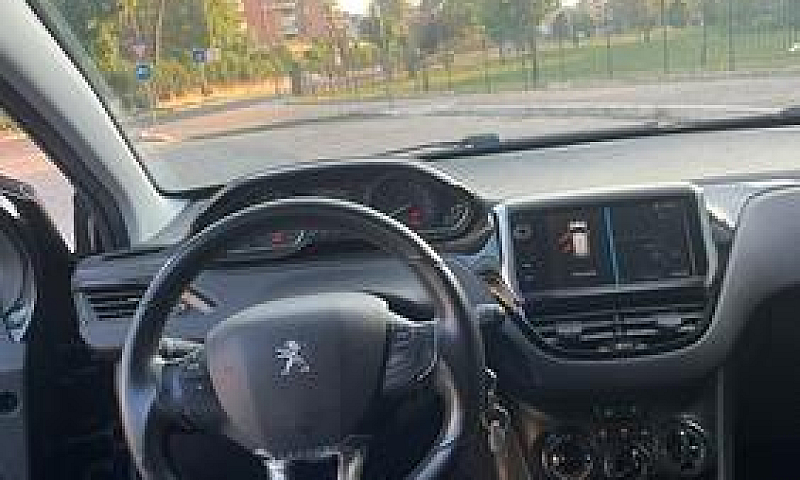 Peugeot 208 Puretech...