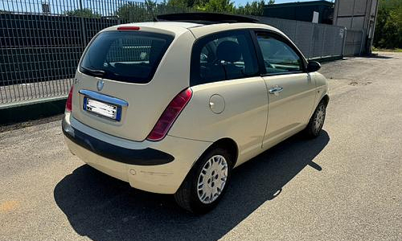 Lancia Ypsilon Con I...