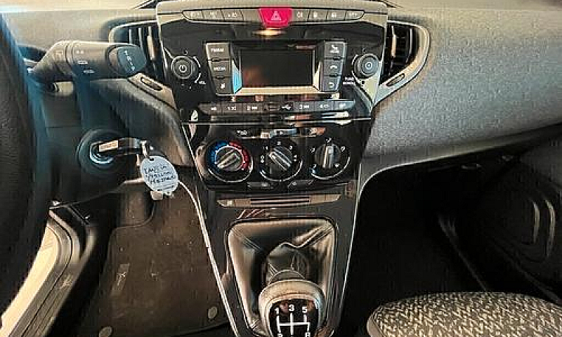 Lancia Ypsilon 0.9 T...