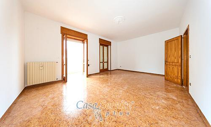Appartamento Con Amp...