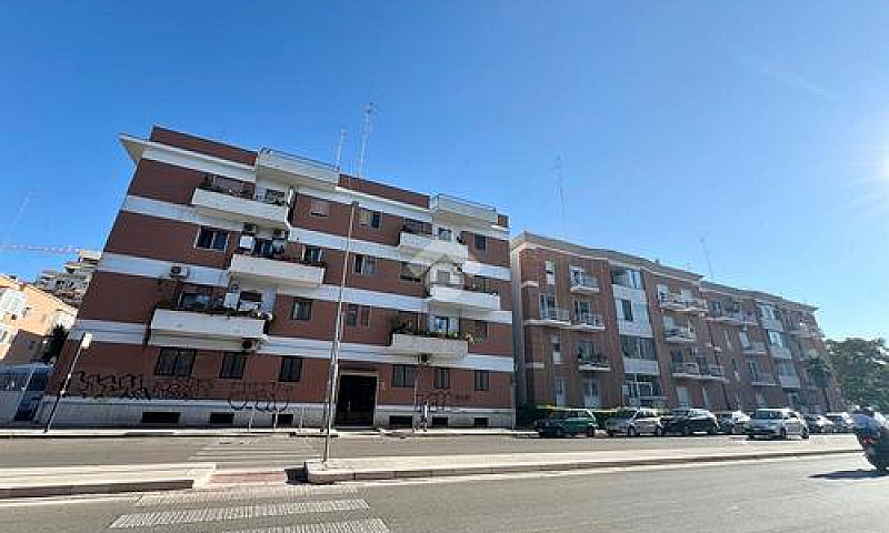 3 Locali A Bari...