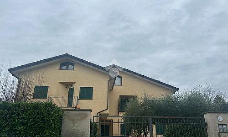 3 Locali A Perugia...