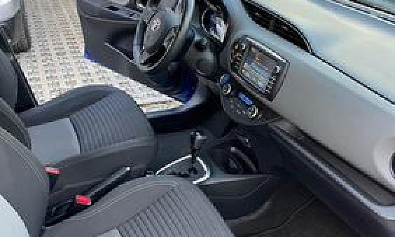 Toyota Yaris Hybrid...