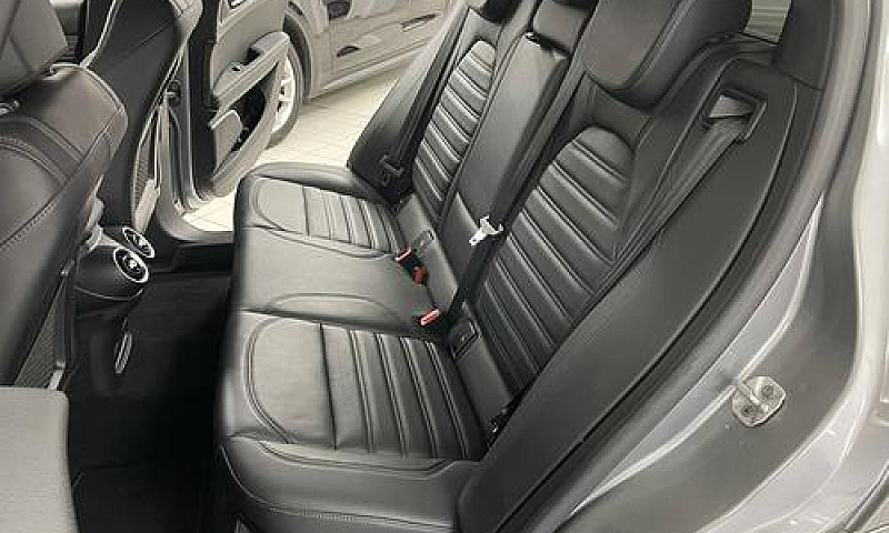 Alfa Romeo Stelvio 2...