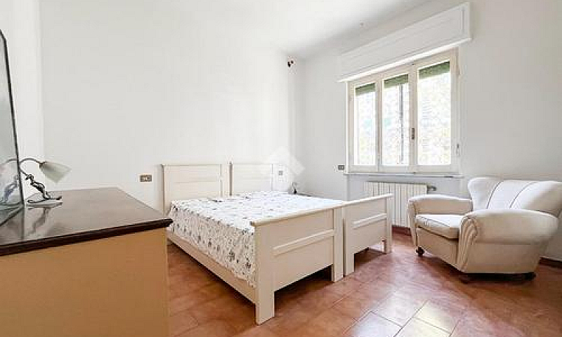 4 Locali A Massa...