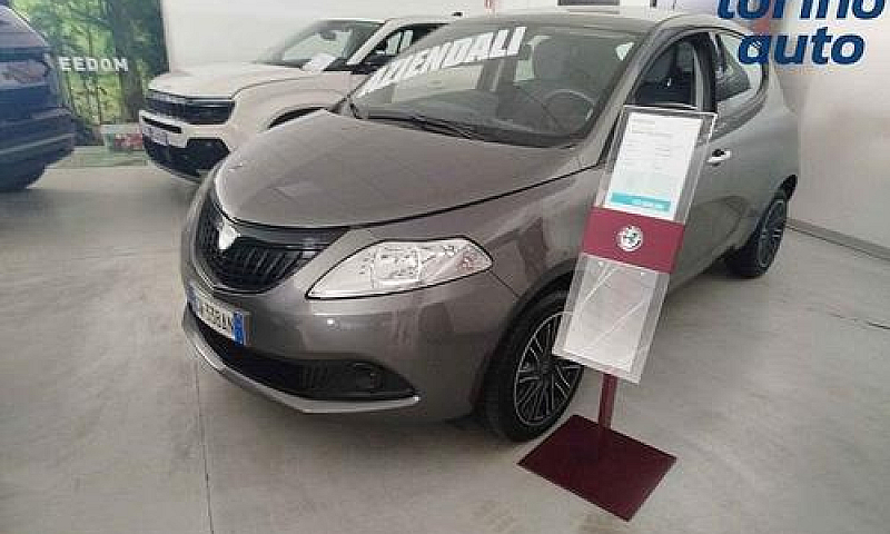 Lancia Ypsilon Ibrid...