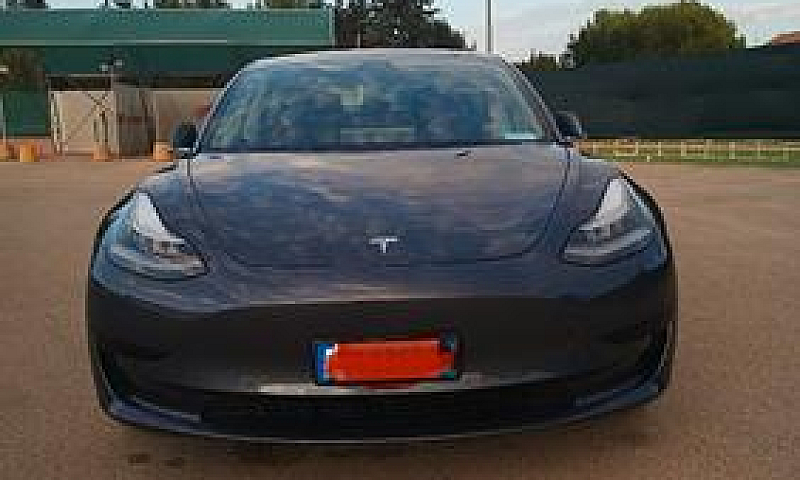 Tesla Model 3 Standa...