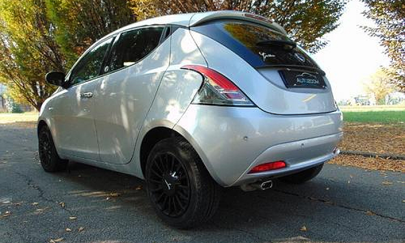Lancia Ypsilon 3ª Se...