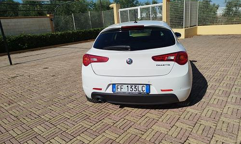 Alfa Romeo Giulietta...