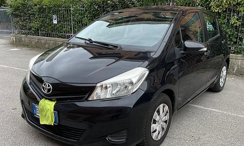 Yaris Toyota...