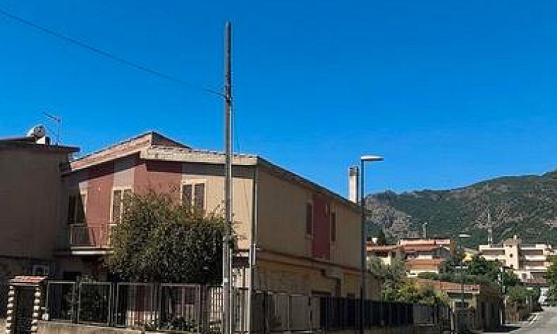 Ampio E Luminoso Qua...