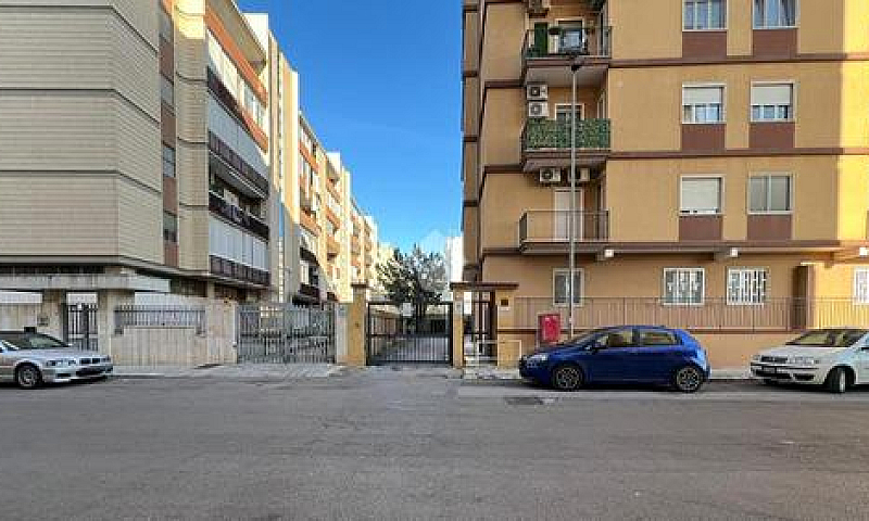 4 Locali A Brindisi...