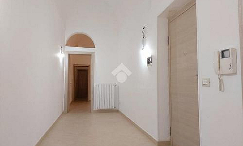 2 Locali A Taranto...