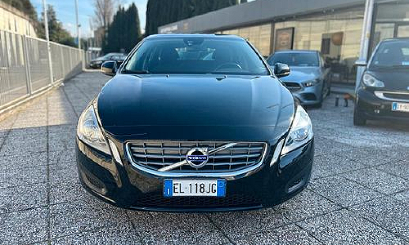 Volvo V60 Drive...