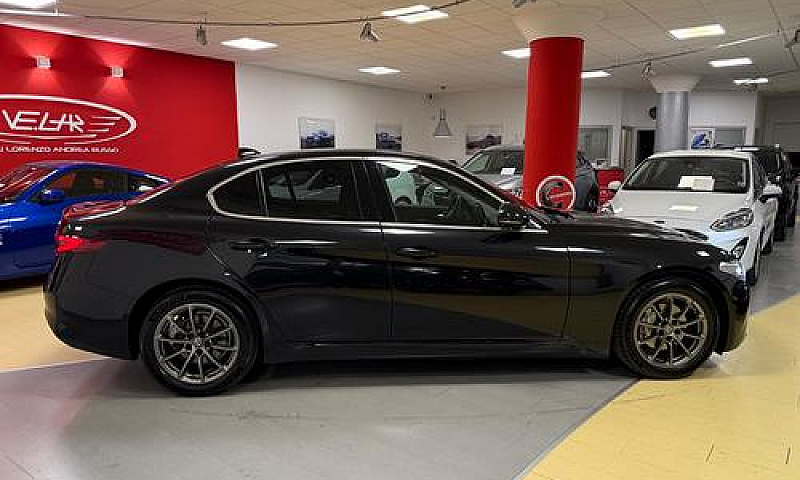 Alfa Romeo Giulia 2....