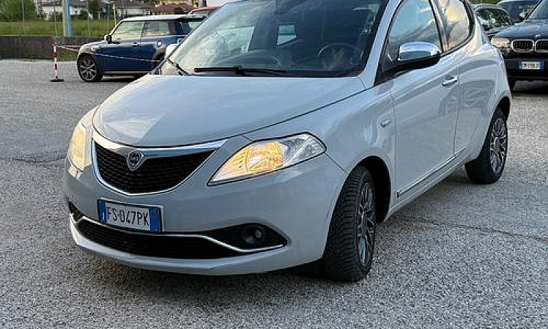 Lancia Ypsilon 1.3 M...