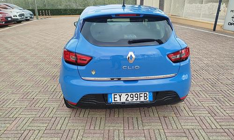 Renault Clio 1.2 75C...