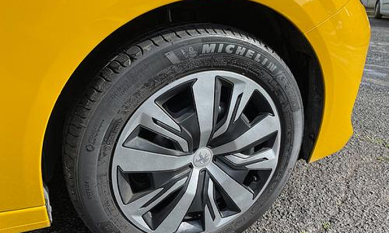 Peugeot 208 Active 1...