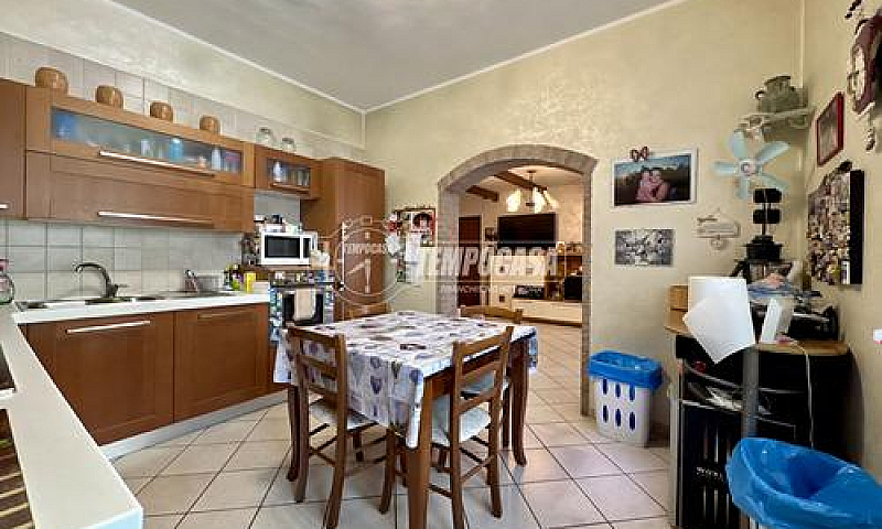4 Locali Con Box Aut...