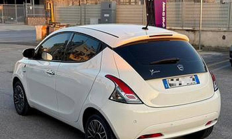 Lancia Ypsilon 1.2 G...