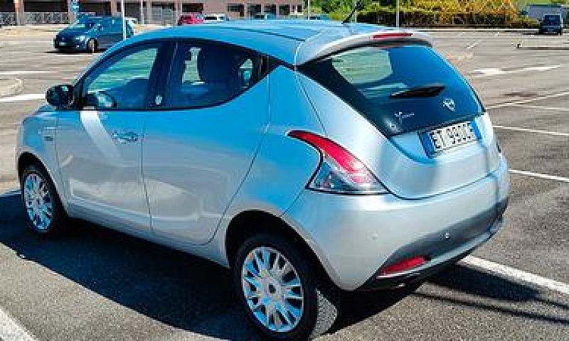 Lancia Ypsilon 0.9 T...