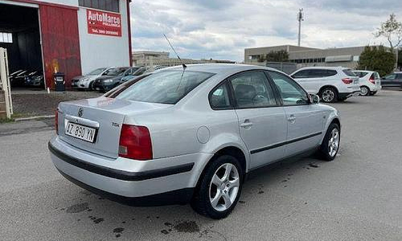 Volkswagen - Passat...
