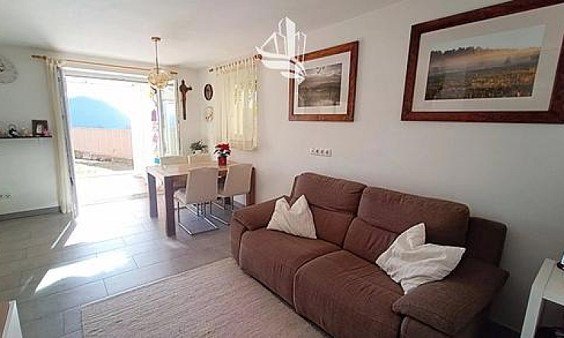 Meltina: Casa A Schi...