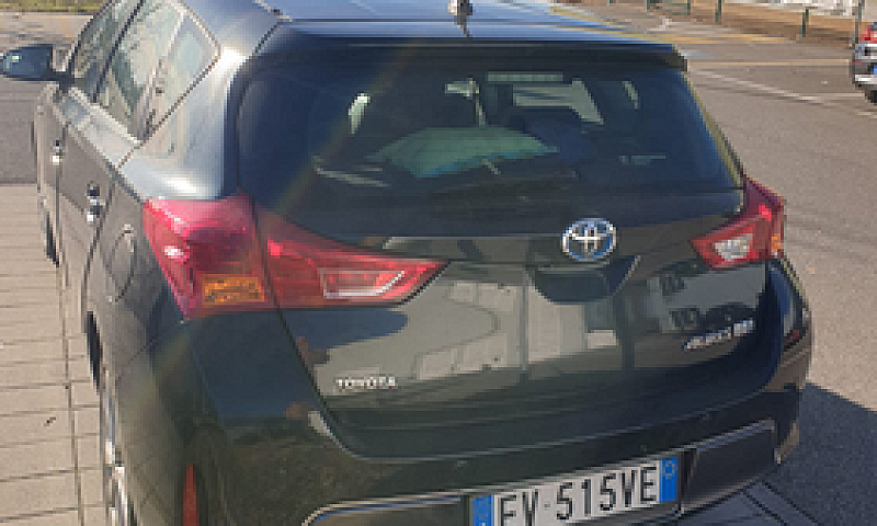 Toyota Auris Ibrida...