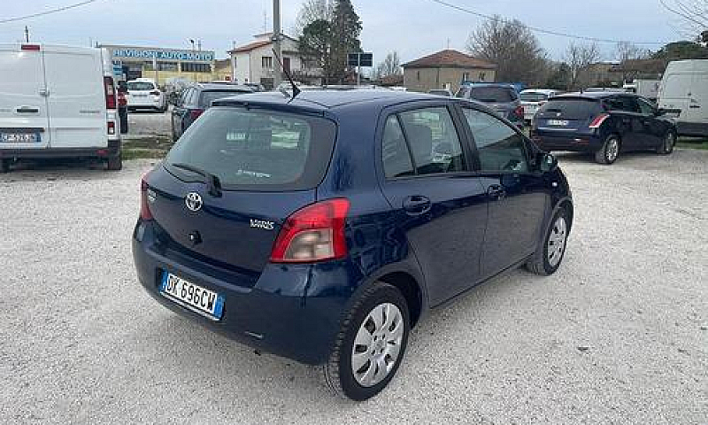 Toyota Yaris 1.0 5 P...