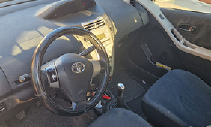 Yaris 2007...