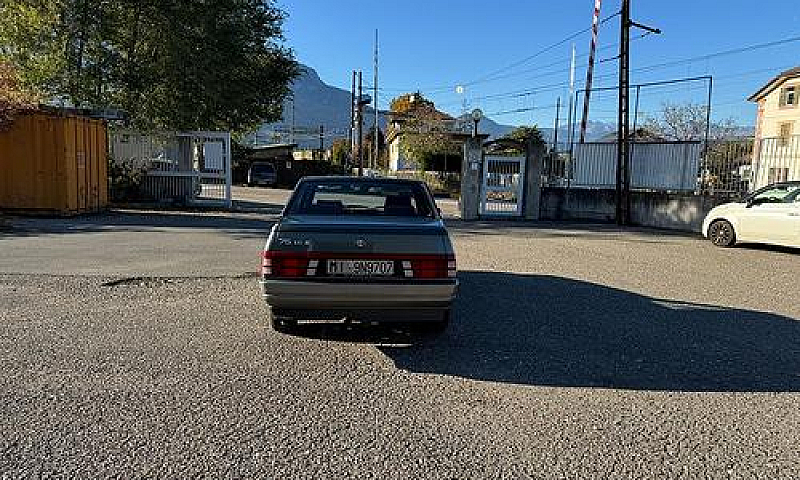 Alfa Romeo 75 1.6...