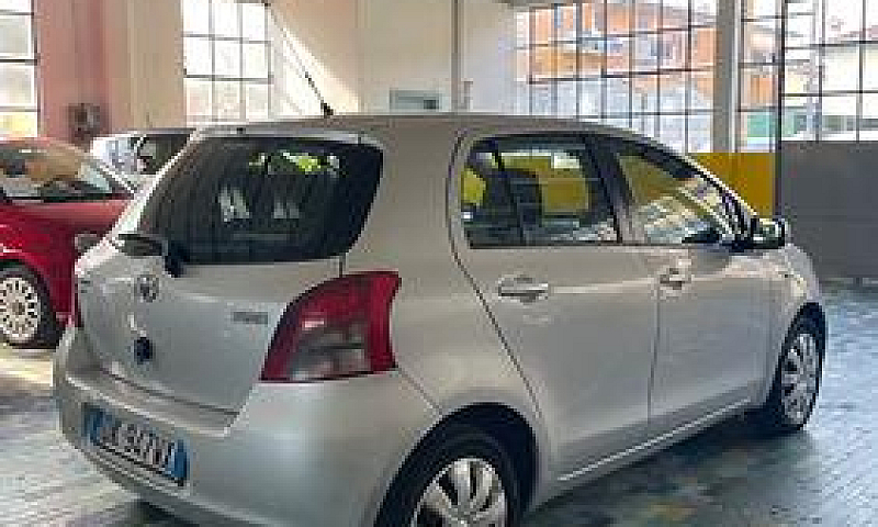 Toyota Yaris 1.3 5 P...