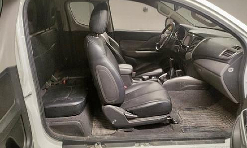 Mitsubishi L200- 90....
