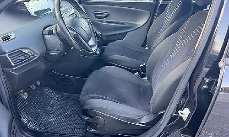 Lancia Ypsilon 1.2 6...