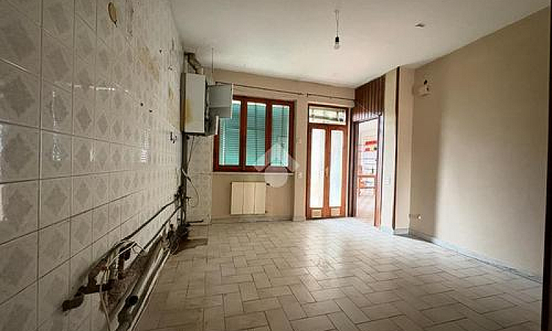 5 Locali A Massa...