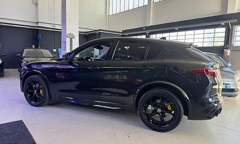 Alfa Romeo Stelvio 2...