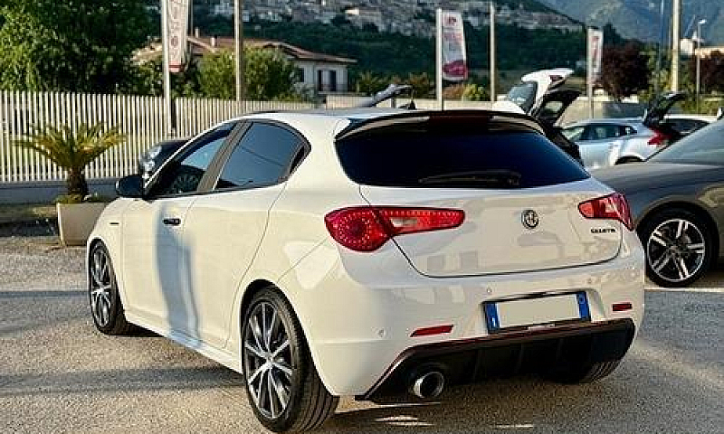 Alfa Romeo Giulietta...