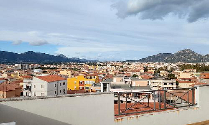 Attico Con Vista Pan...