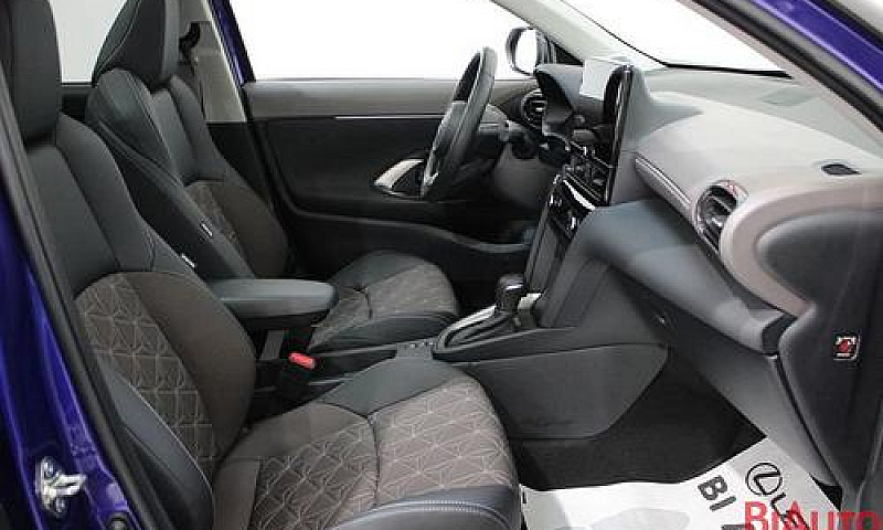 Toyota Yaris Cross 1...
