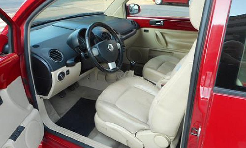 Volkswagen New Beetl...