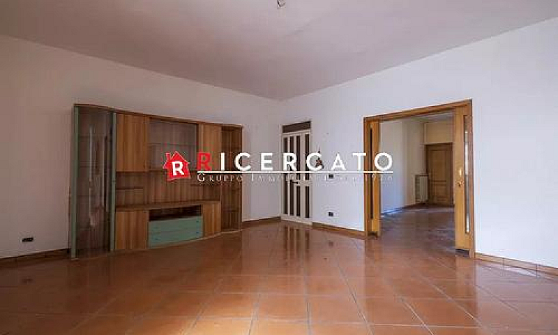 Ampio Appartamento C...