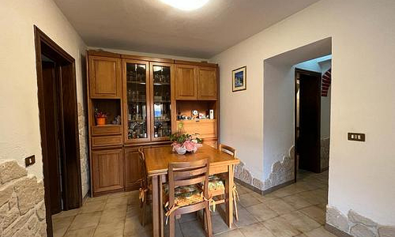 Villa Libera Su 3 La...