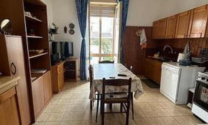 Trilocale In Zona Ce...