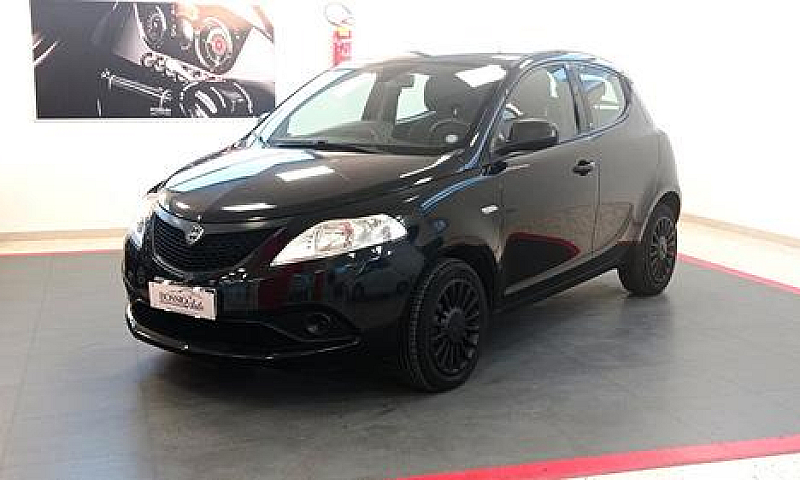 Lancia Ypsilon 1.2 6...